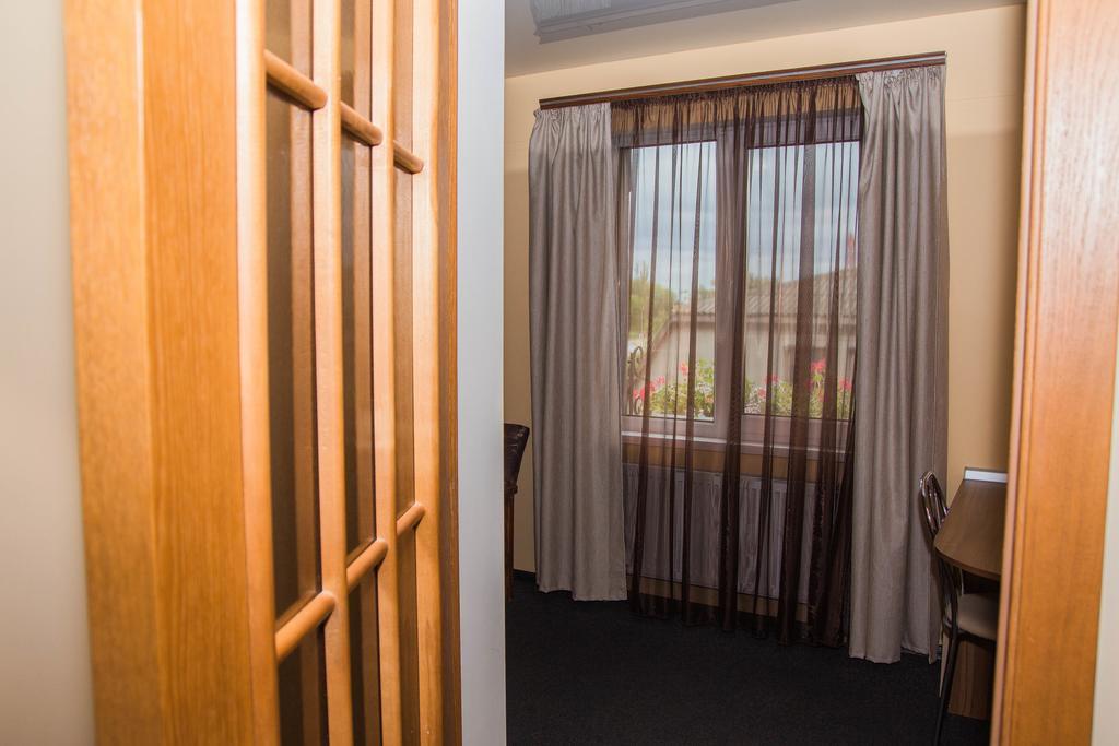 Aparthotel Yuzhniy Dvorik Odessa Exterior foto