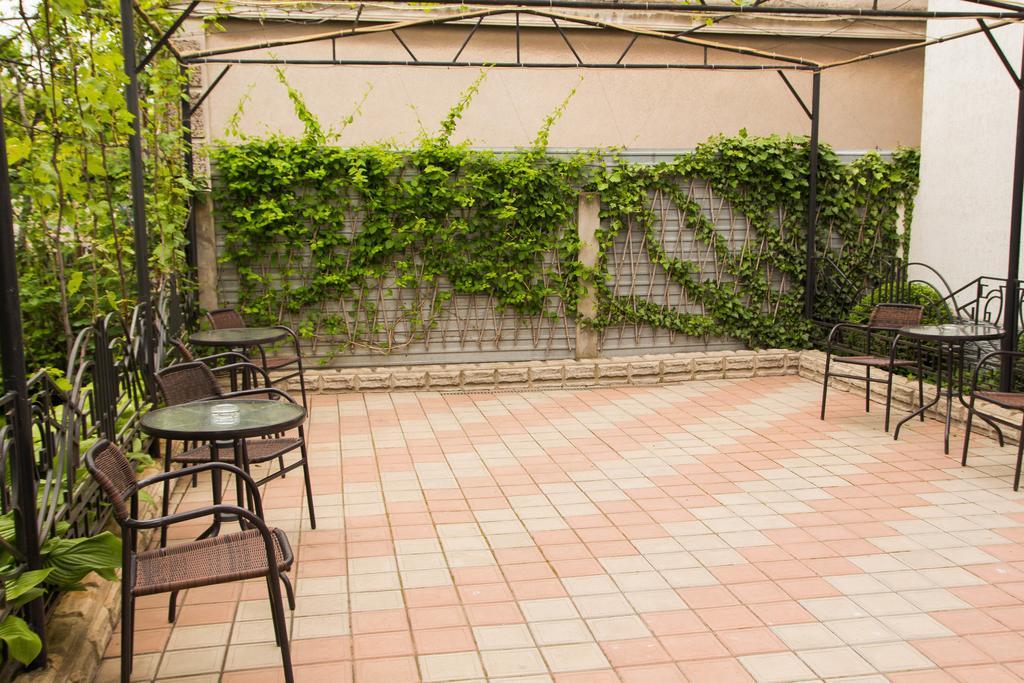 Aparthotel Yuzhniy Dvorik Odessa Exterior foto