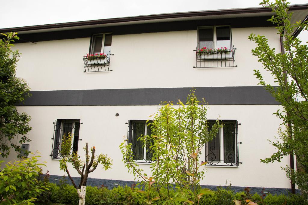 Aparthotel Yuzhniy Dvorik Odessa Exterior foto