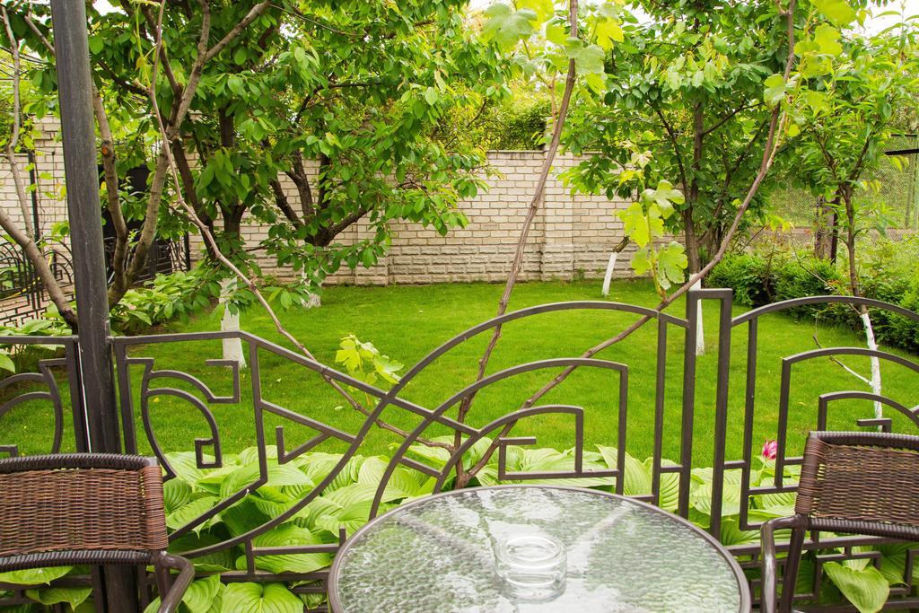 Aparthotel Yuzhniy Dvorik Odessa Exterior foto