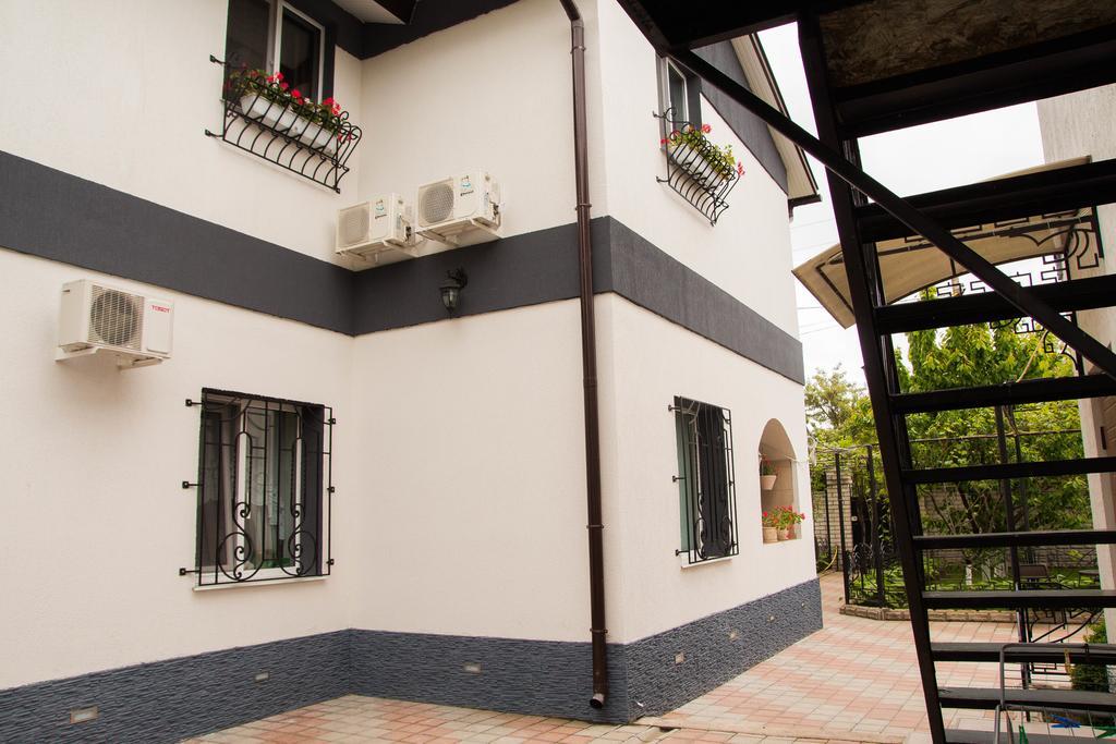 Aparthotel Yuzhniy Dvorik Odessa Exterior foto