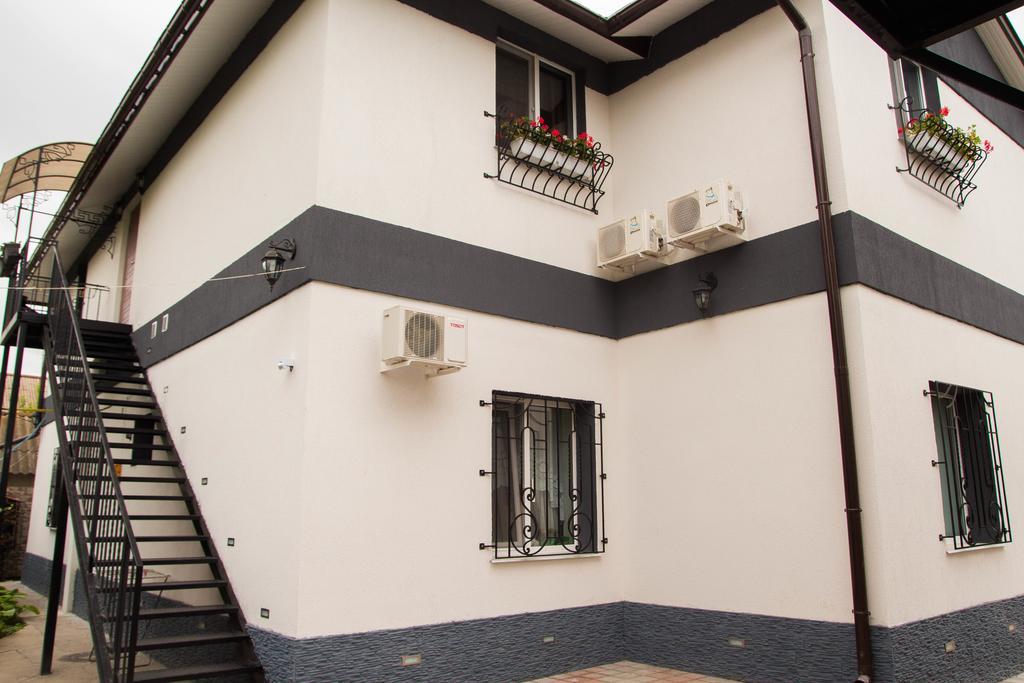 Aparthotel Yuzhniy Dvorik Odessa Exterior foto