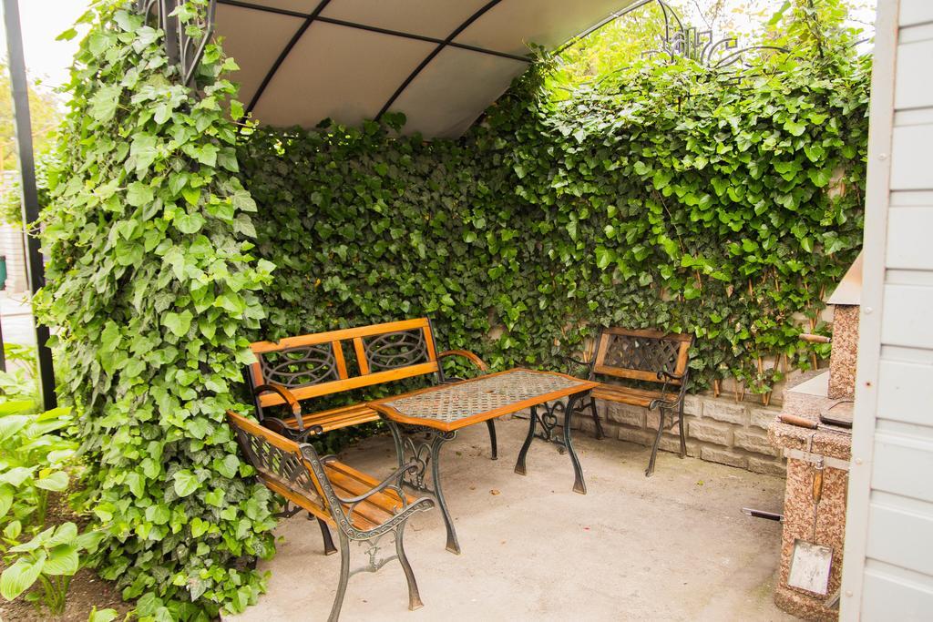 Aparthotel Yuzhniy Dvorik Odessa Exterior foto
