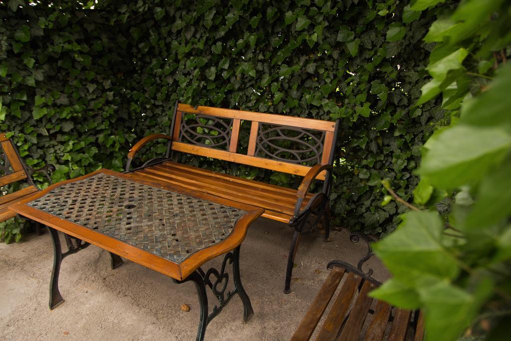 Aparthotel Yuzhniy Dvorik Odessa Exterior foto