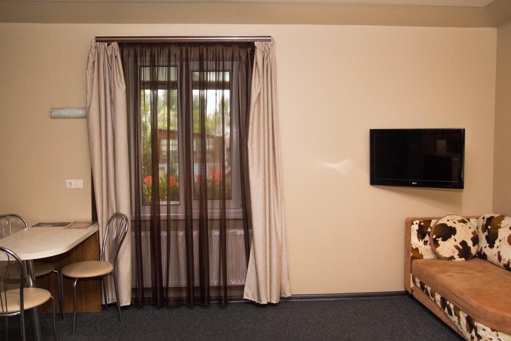 Aparthotel Yuzhniy Dvorik Odessa Exterior foto