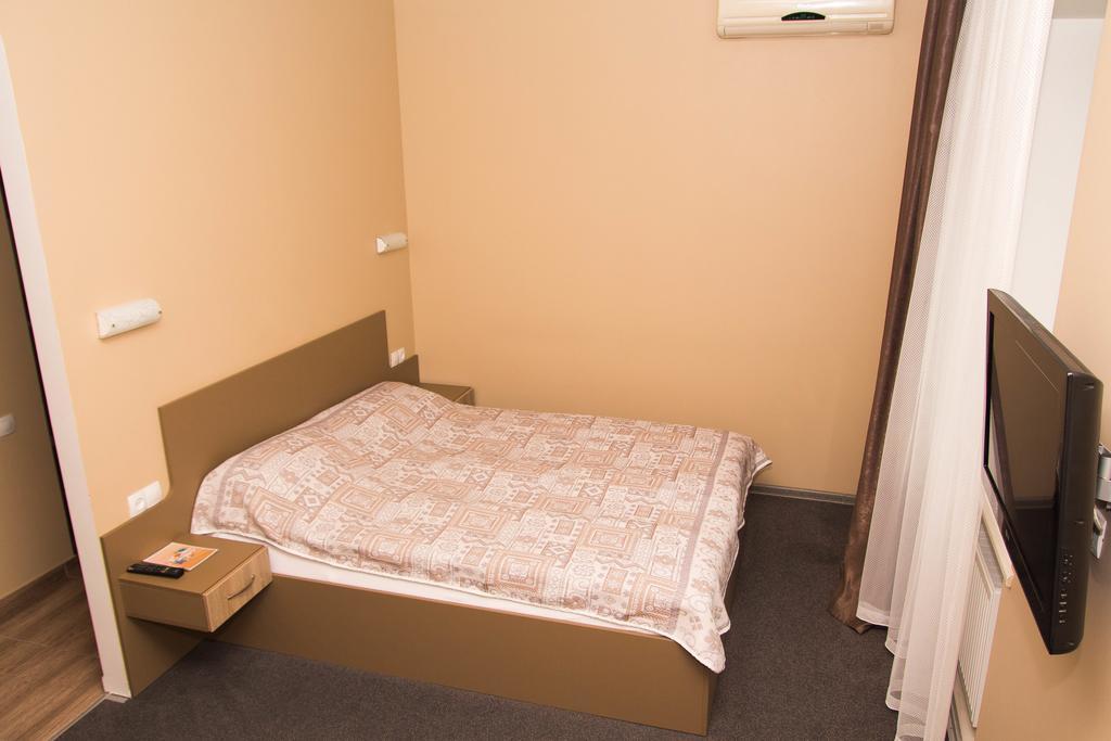 Aparthotel Yuzhniy Dvorik Odessa Exterior foto