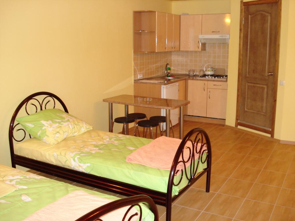 Aparthotel Yuzhniy Dvorik Odessa Exterior foto